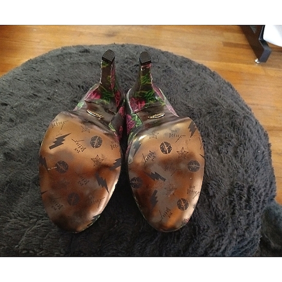 BETSEY JOHNSON- Rose Print Platform Heels sz 7.5 - Picture 10 of 13